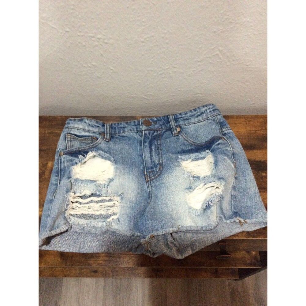 Juniors Size 9 destroyed jean shorts tinseltown womens